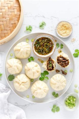  Baiyin Steamed Lamb Buns: Een Vloeibare Geur van Kruiden en de Zachtheid van een Wolkenkussen