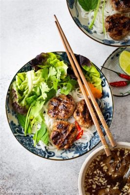  Bún Chả: Een overheerlijk gerecht met knapperige noedels en verleidelijke gegrillde porksteaks