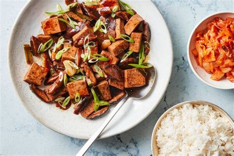  Daguanyin Tofu: Een Vegetarische Pracht van Geurige Gebruidheid en Zachtzijdige Textuur!