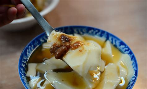   Douhua de Shui Zhu Rou - Een onverwachte combinatie van delicate zijde tofu en rijke, smaakvolle varkensvlees!