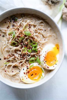  Hakata Ramen: Een Glutenvrije Glut van Umami-Rijke Smaken en Vers Gebroken Bonen!