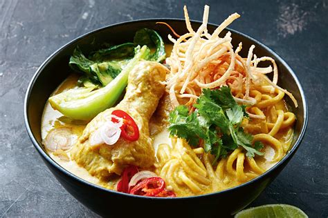  Khao Soi! Een Romige Curry-Soep Met Knapperige Noodles En Een Zachtzoete Smaakcombinatie