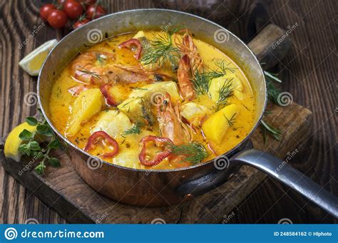  Moqueca de Peixe: Een Cremige Explosie van Tropische Kruiden en Versgevangen Zeefruit!