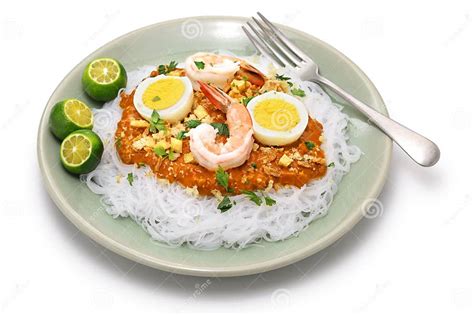  Pancit Palabok: Een zingende symfonie van zoete en pikante smaken met een vleugje oceaanse frisheid!