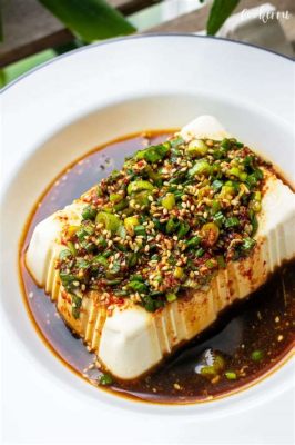  Pingshui Tofu: Een zijdezachte tofu-creatie die smelt op je tong en je smaakpapillen betovert!