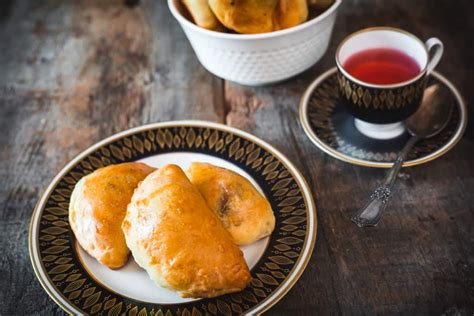  Pirozhki: Een Oeroud Comfort Food dat Je Gezin en Hart Verwarmt met Zacht, Geroosterd Deeg en Heerlijke Vullingen