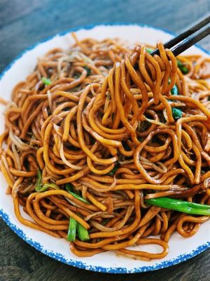  Puyang Braised Noodles: Een Harmonieuze Fusie van Zachte Noodles en Intens Gebraden Saus?