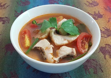  Spicy Sour Fish Soup: Een Ontzettend Lekkere Mix van Pittig en Fris!